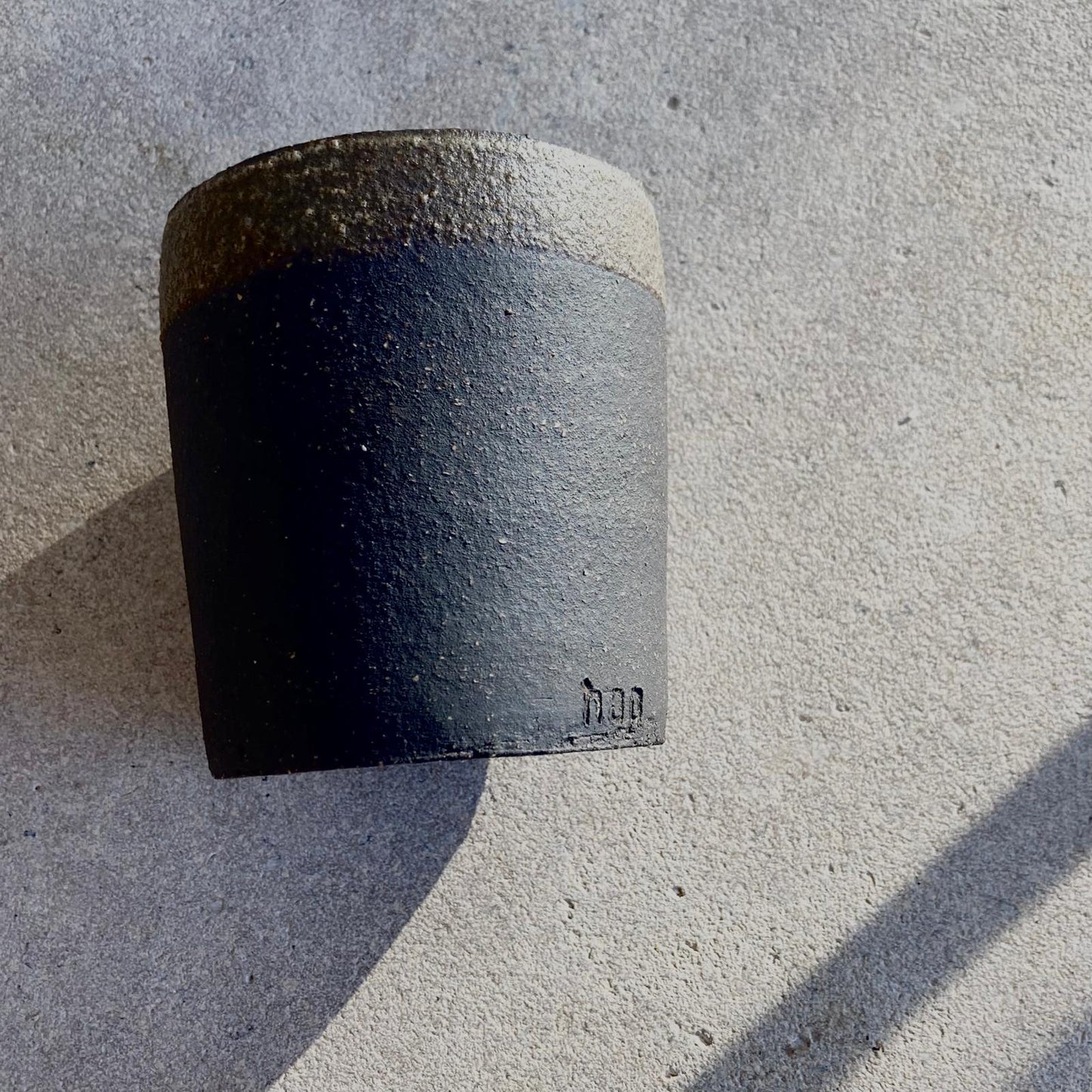 MUG MARBREE HAP CERAMIQUE UZES VUE DE COTE