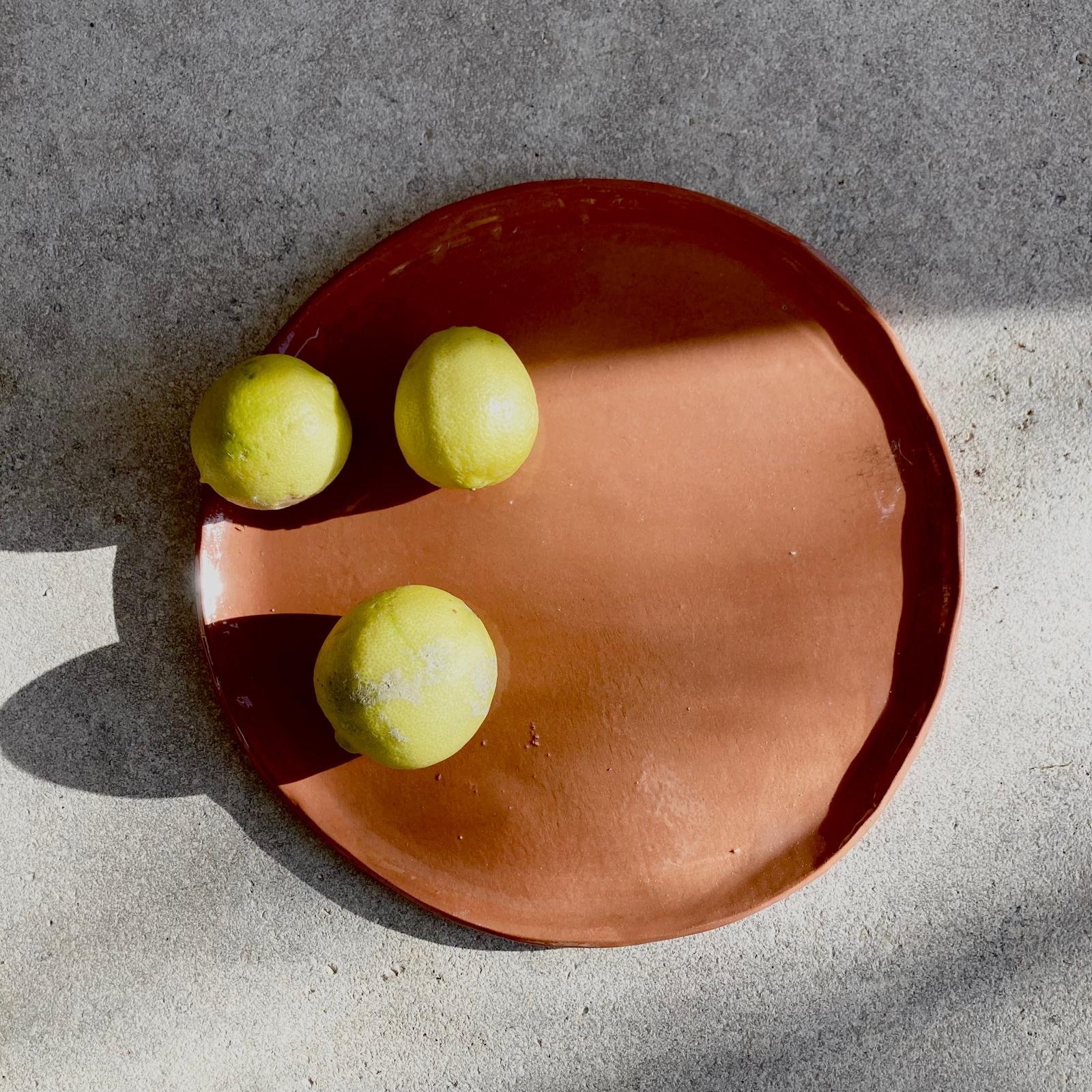 Assiette Origine en Faïence terracotta - vue de dessus.