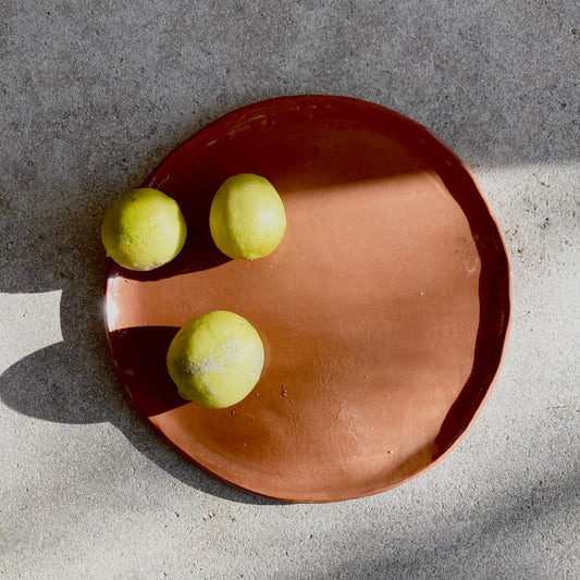 Assiette Origine en Faïence terracotta - vue de dessus.