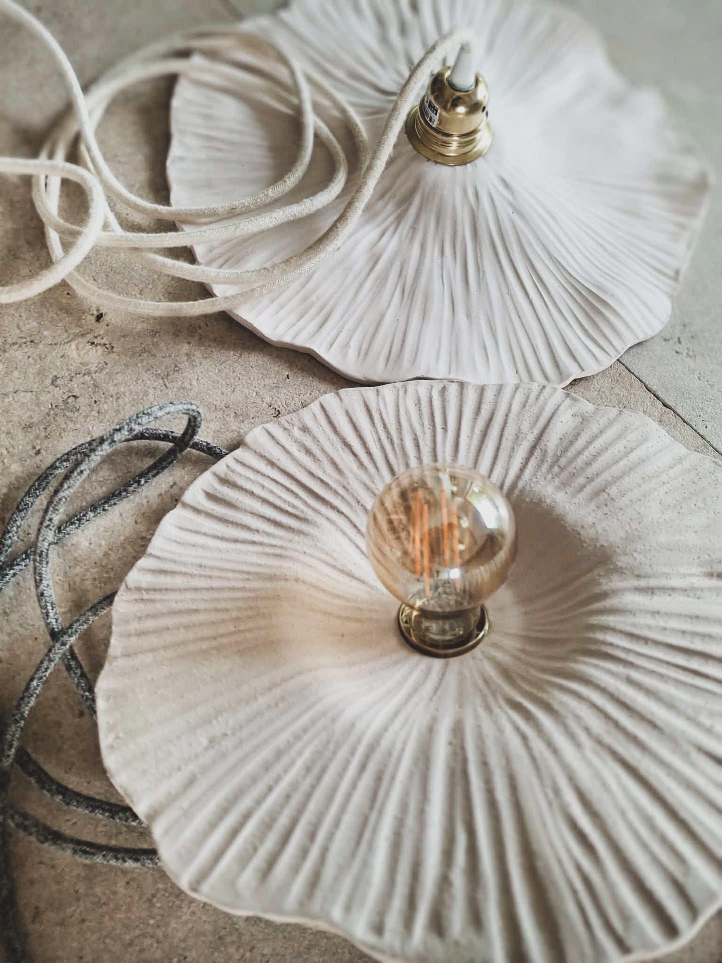 COROLLE _ HAP CERAMIQUE - BLANCHE _ SUSPENSION LUMINEUSE 