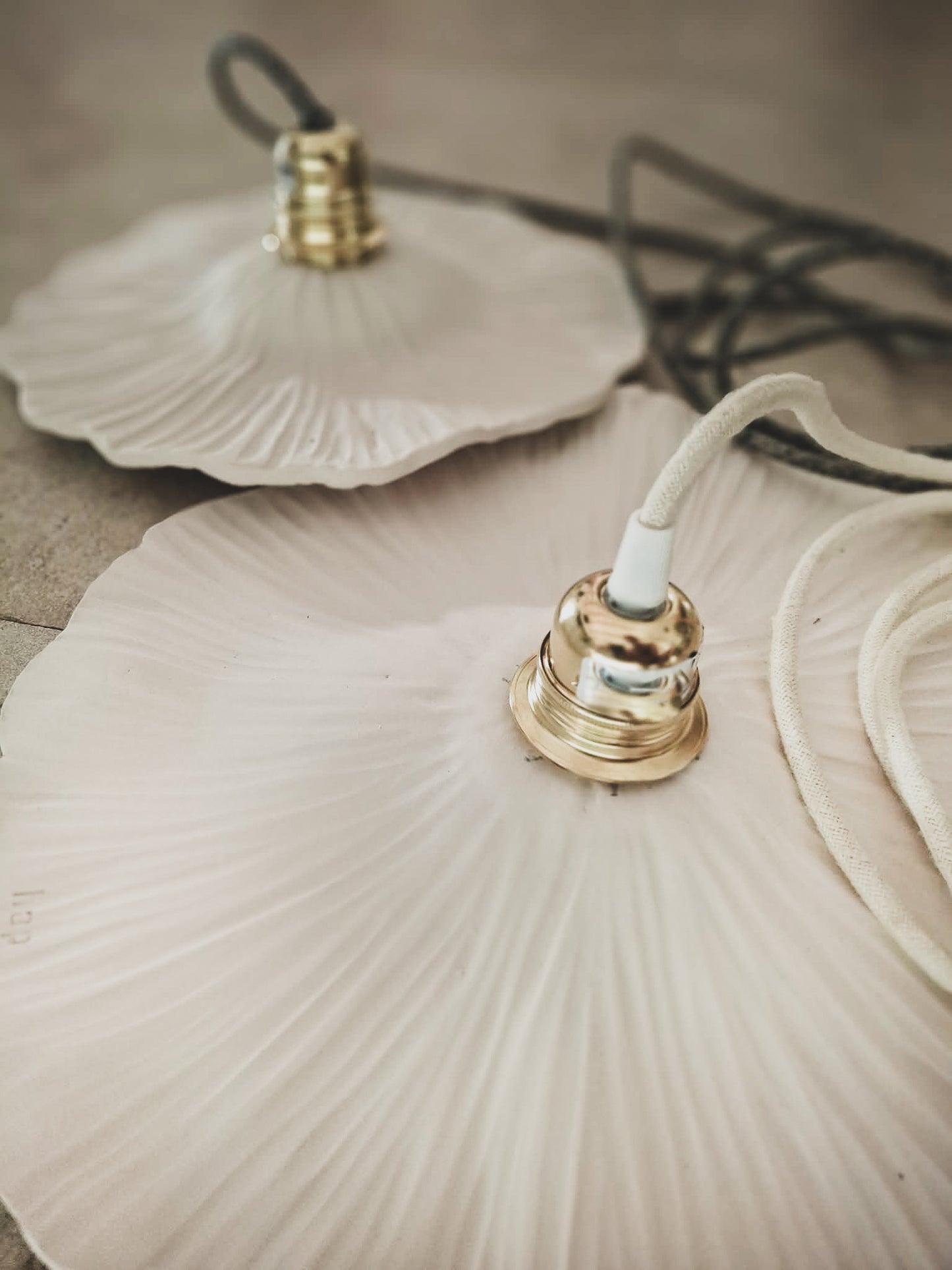 COROLLE _ HAP CERAMIQUE - BLANCHE _ SUSPENSION LUMINEUSE 